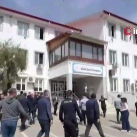 Τουρκία: Τρεις μαθητές και ένας δάσκαλος νεκροί από τους πυροβολισμούς στο σχολείο