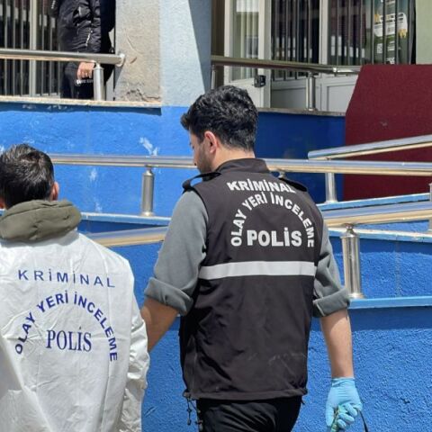 Η τουρκική αστυνομία συνέλαβε 83 άτομα για αναρτήσεις που επαινούσαν δύο φονικές σχολικές επιθέσεις, μπλοκάροντας εκατοντάδες λογαριασμούς.