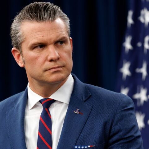 Το Πεντάγωνο υπεραμύνεται του Πιτ Χέγκσεθ, ο οποίος χρησιμοποίησε προσευχή με ατάκες από το Pulp Fiction για τη διάσωση Αμερικανών πιλότων από το Ιράν.