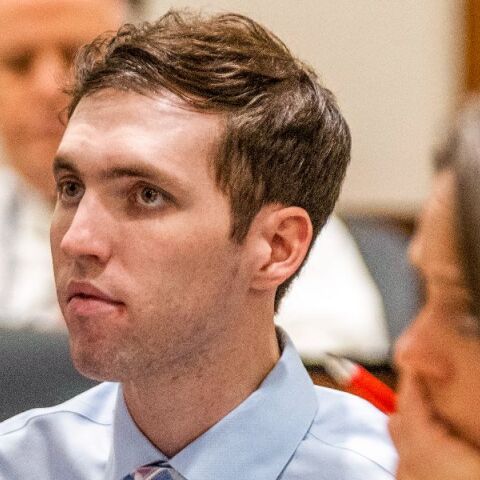 Ο Τάιλερ Ρόμπινσον ζητά απαγόρευση καμερών στη δίκη για τη δολοφονία του Τσάρλι Κερκ