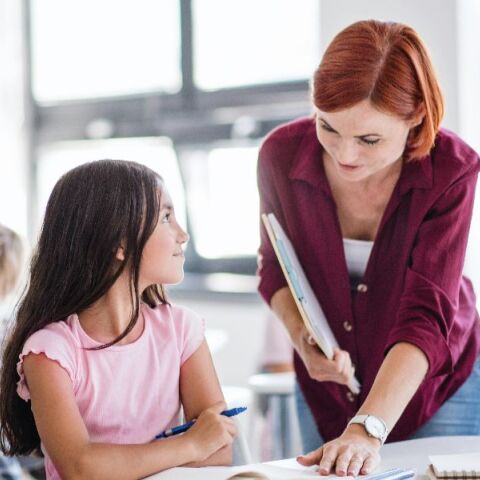 Σουηδία: Επιστρέφουν τα βιβλία, το χαρτί και το μολύβι στα σχολεία 