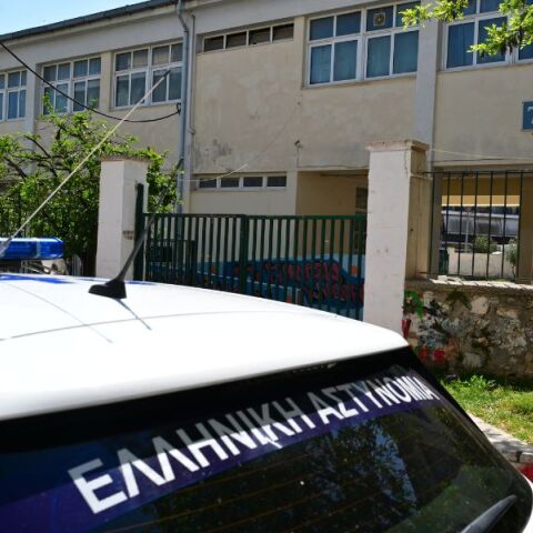 Το υπουργείο Παιδείας διερευνά το ατύχημα με τη 13χρονη στο 7ο Γυμνάσιο Χαϊδαρίου - Η μαθήτρια νοσηλεύεται διασωληνωμένη