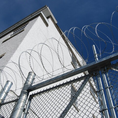 Κρατούμενοι στις φυλακές Τρικάλων απείλησαν συγκρατούμενό τους με μαχαίρι και ζήτησαν €4.000