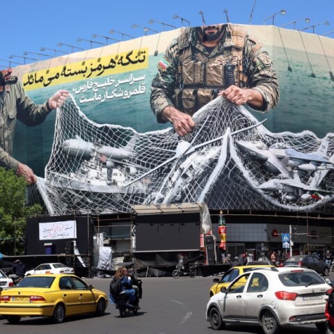 Mural στην Τεχεράνη για τα Στενά του Ορμούζ και τον έλεγχό τους από το Ιράν