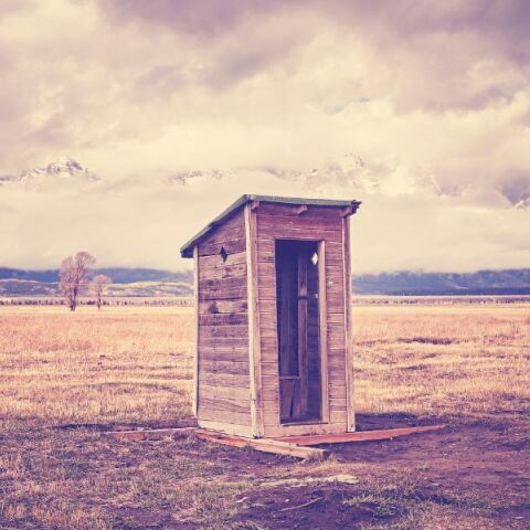 Αυστραλία: Μια γυναίκα βρέθηκε παγιδευμένη μέχρι τη μέση σε λύματα για τρεις ώρες, όταν η υπαίθρια τουαλέτα που χρησιμοποιούσε κατέρρευσε