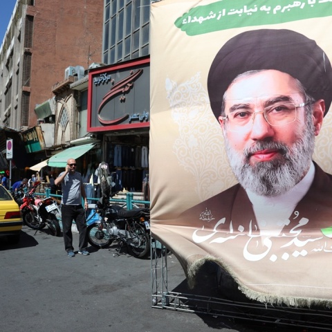 Αφίσα του Μοτζταμπά Χαμενεΐ στο Ιράν