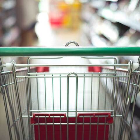 Καρότσι σε διάδρομο σούπερ μάρκετ