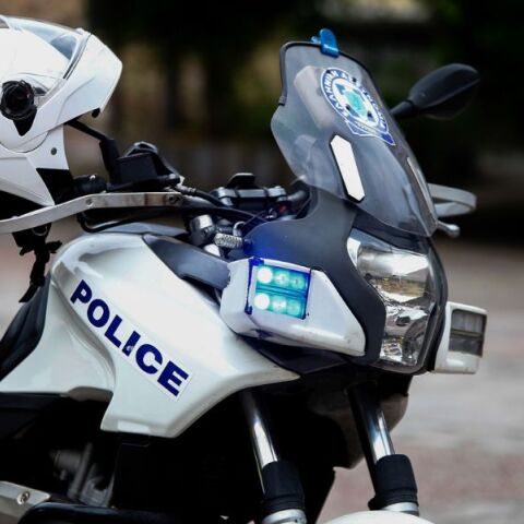 Συνελήφθη οδηγός μηχανής στη Θεσσαλονίκη που έτρεχε με 150 χλμ./ώρα - Αντιμέτωπος με βαρύ πρόστιμο, αφαίρεση διπλώματος και πινακίδων.