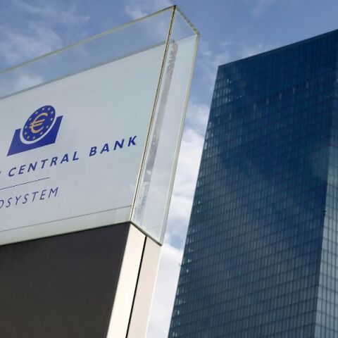 ΕΚΤ: Αναμένεται να διατηρήσει σταθερά τα επιτόκια την ερχόμενη Πέμπτη - Τι λένε οι αναλυτές για πληθωρισμό και επιπτώσεις του πολέμου