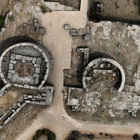 ΥΠΠΟ: Επεκτείνει τον αρχαιολογικό χώρο της Ηετιώνειας Πύλης, ενοποιώντας 7 νέα στρέμματα για την προστασία και ανάδειξη της αρχαίας οχύρωσης του Πειραιά.