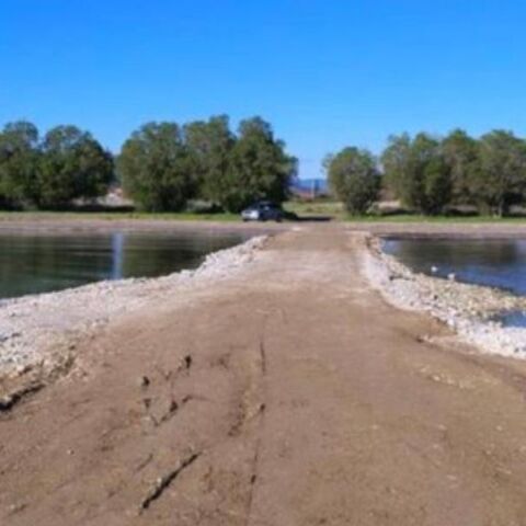 Παρέμβαση Βασίλη Κικίλια για παράνομη επιχωμάτωση στον Ωρωπό - Διατάχθηκε ΕΔΕ και προανάκριση για αυθαίρετο έργο 60 μέτρων εντός της θάλασσας στις Αλυκές.