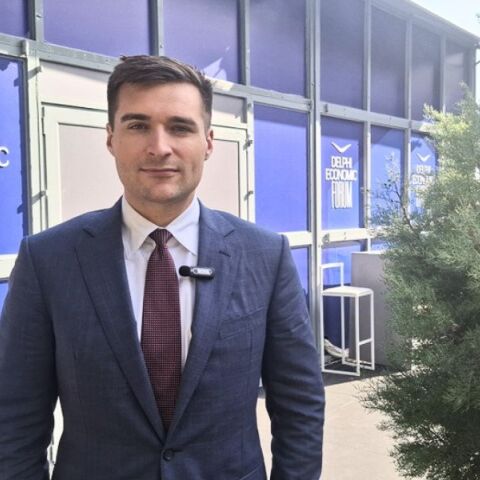 Άλεξ Μπρούζεβιτς: Ο στρατηγός των social media του Τραμπ ανοίγει τα χαρτιά του στην ATHENS VOICE