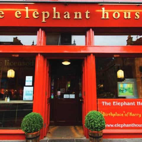 Βρετανικά καφέ: Απαγορεύεται ο φορητός υπολογιστής