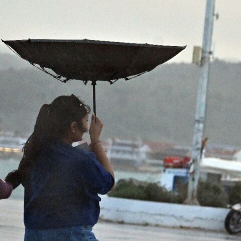 Πρωτομαγιά 2026: Βροχές, κρύο και θυελλώδεις άνεμοι - Οι 8 περιοχές που θα βρεθούν στο επίκεντρο