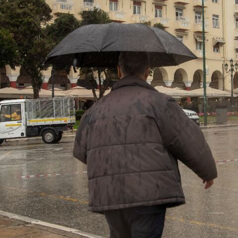 Καιρός: Μέχρι τους 25°C η θερμοκρασία την Πέμπτη - Πού θα βρέχει από το μεσημέρι