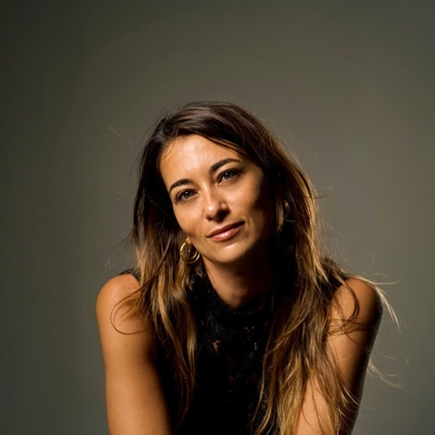 Η Μυρσίνη Αριστείδου μιλά για τη νέα ταινία της «Κράτα με», το βραβείο στο Sundance Film Festival και τη δύναμη του προσωπικού σινεμά.