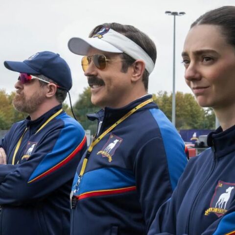 Ο Ted Lasso επιστρέφει στις 5 Αυγούστου στο Apple TV, αναλαμβάνοντας μια γυναικεία ομάδα ποδοσφαίρου - Δείτε το teaser και τις νέες προσθήκες στο καστ.