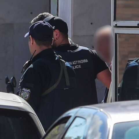 Ο 89χρονος θέλει να αποζημιώσει με 2.000 ευρώ τον κάθε τραυματία