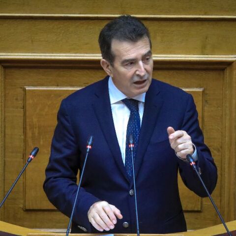 Χρυσοχοΐδης: Έρχεται πλήρης απαγόρευση για τη χρήση ηλεκτρικών πατινιών μέχρι τα 18 έτη
