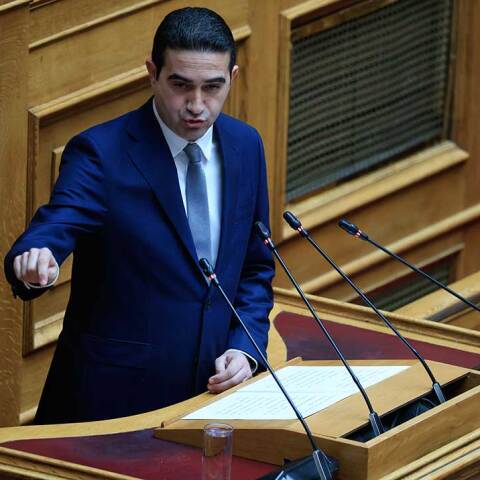 Ο Μιχάλης Κατρίνης στη Βουλή
