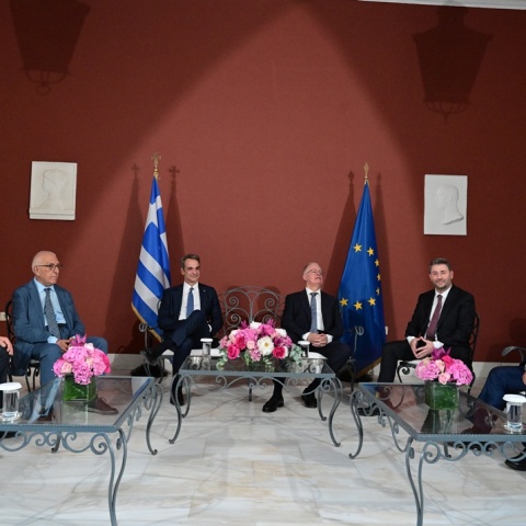 Κάποιοι από τους πολιτικούς αρχηγούς μαζί με τον Πρόεδρο της Δημοκρατίας, Κωνσταντίνο Τασούλα και τον πρόεδρο της Βουλής, Νικήτα Κακλαμάνη