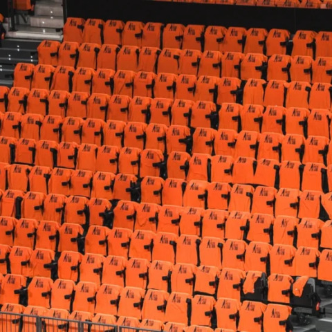 Βαλένθια: Γέμισε τη Roig Arena με πορτοκαλί μπλουζάκια