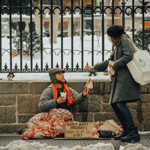 Η φτώχεια που γίνεται εξαθλίωση και ο υποκριτικός μας αποτροπιασμός