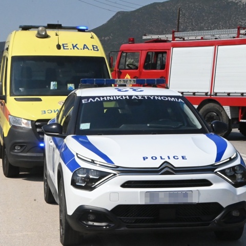 Ασθενοφόρο, περιπολικό και όχημα της Πυροσβεστικής