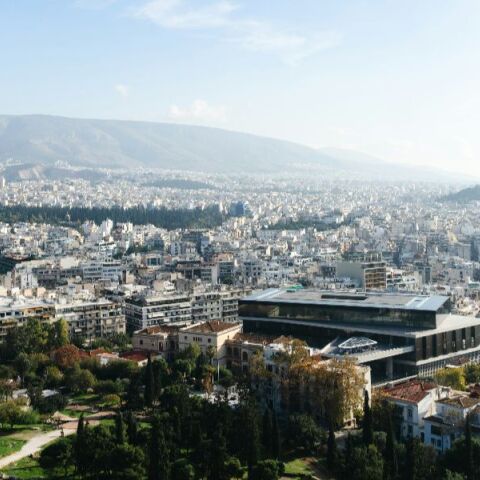 Στεγαστικό: Δουλειά στο κέντρο, ζωή εκτός πόλης - Μπορεί να εφαρμοστεί στην Αθήνα το μοντέλο Βερολίνου και Βιέννης;