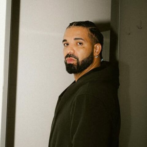 Ο ράπερ Drake γράφει ιστορία κατακτώντας τις τρεις πρώτες θέσεις του Billboard 200 με τα νέα του άλμπουμ, ένα επίτευγμα πρωτοφανές από το 1956.