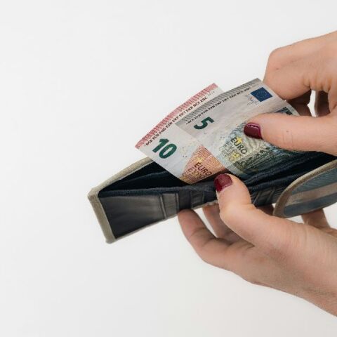 Ποιοι λαμβάνουν σήμερα επιστροφές από τον e-ΕΦΚΑ έως και 6.531 ευρώ;