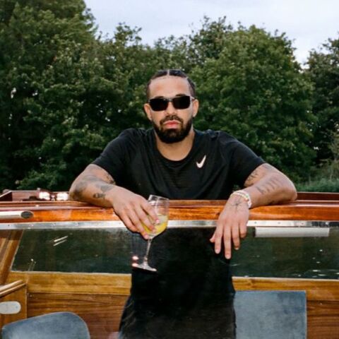 Ο Drake ξεπερνά τον Μάικλ Τζάκσον σε No. 1 τραγούδια - Κυριαρχεί στα charts με τρία νέα άλμπουμ και σπάει πολλαπλά ρεκόρ στο Billboard Hot 100