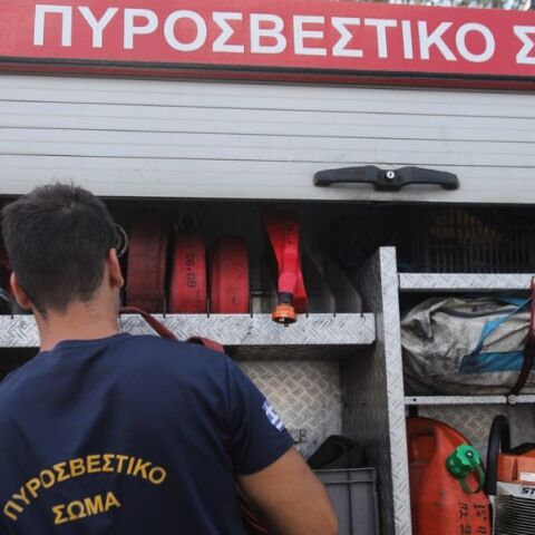 Πτολεμαΐδα: Χωρίς τις αισθήσεις της απεγκλωβίστηκε ηλικιωμένη από πυρκαγιά που ξέσπασε τα ξημερώματα σε διαμέρισμα δεύτερου ορόφου