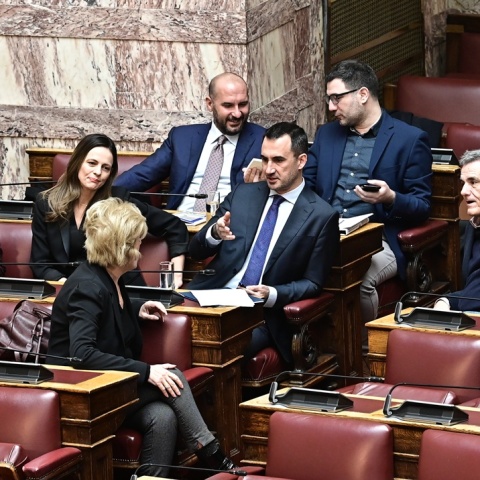 Βουλευτές της Νέας Αριστεράς στα έδρανα της Βουλής