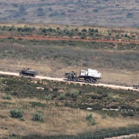 Τεθωρακισμένα οχήματα του ισραηλινού στρατού στα σύνορα με τον Λίβανο