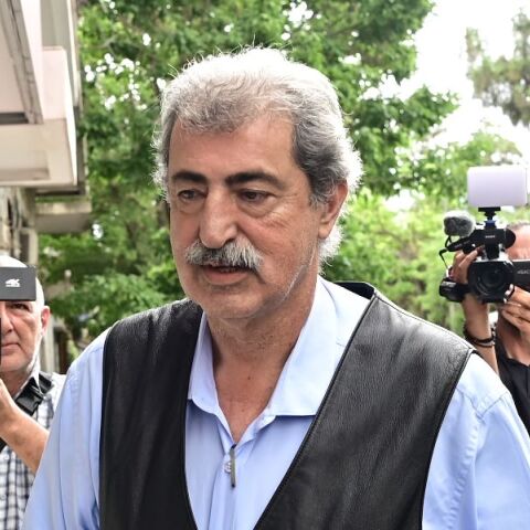 Πολάκης: «Τα ιστορικά κόμματα δεν καταργούνται με ατομικές αποφάσεις»
