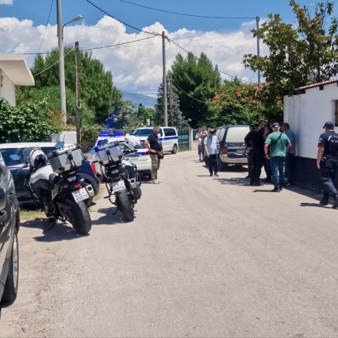 Το σπίτι όπου εντοπίστηκαν σε λίμνη αίματος μητέρα και γιος