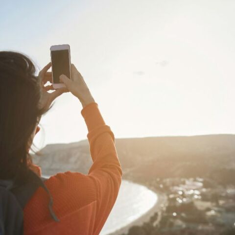 Λευκάδα: Τουρίστας πήγε να βγάλει selfie και έπεσε από τα βράχια