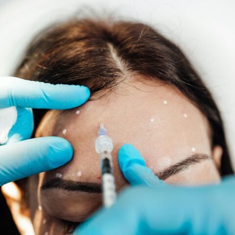 Πλαστικοί χειρουργοί αποκαλύπτουν τις αισθητικές επεμβάσεις που προκαλούν τα περισσότερα προβλήματα, από fillers και BBL μέχρι αφαίρεση παρειακού λίπους.