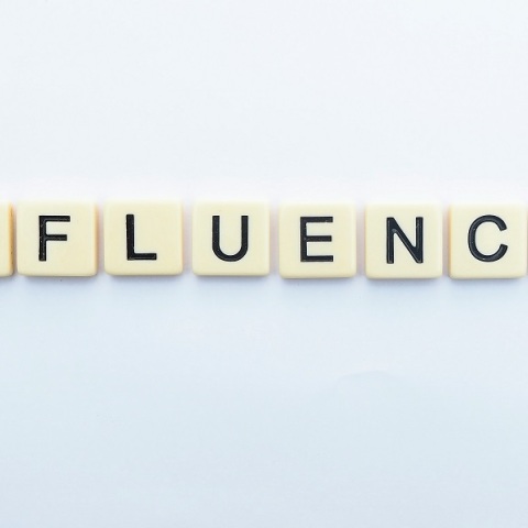 Influencing: Από την «Οικονομία της Προσοχής» στη δίνη της (ανούσιας) υπερέκθεσης