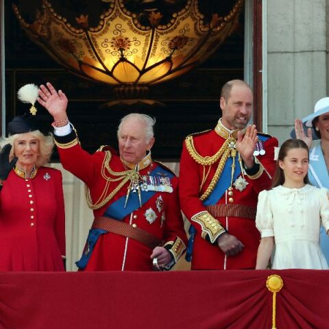 Χιλιάδες κόσμου στο Trooping the Colour για τα γενέθλια του βασιλιά Καρόλου - Εντυπωσίασε η Κέιτ Μίντλετον