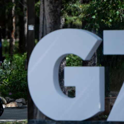 Έναρξη της συνόδου G7 στη Γαλλία με κυρίαρχα θέματα τη συμφωνία ΗΠΑ-Ιράν, τις περιφερειακές κρίσεις, το εμπόριο και τη ρύθμιση της τεχνητής νοημοσύνης.