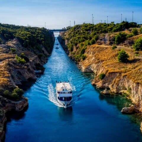 Πλοία στη Διώρυγα της Κορίνθου