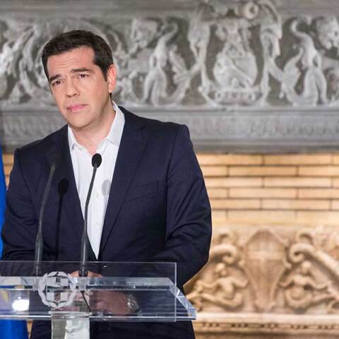 Ο Αλέξης Τσίπρας στις δηλώσεις του για το αποτέλεσμα του δημοψηφίσματος την Κυριακή 5 Ιουλίου 2015. © ΓΡΑΦΕΙΟ ΤΥΠΟΥ ΠΡΩΘΥΠΟΥΡΓΟΥ/ANDREA BONETTI/EUROKINISSI