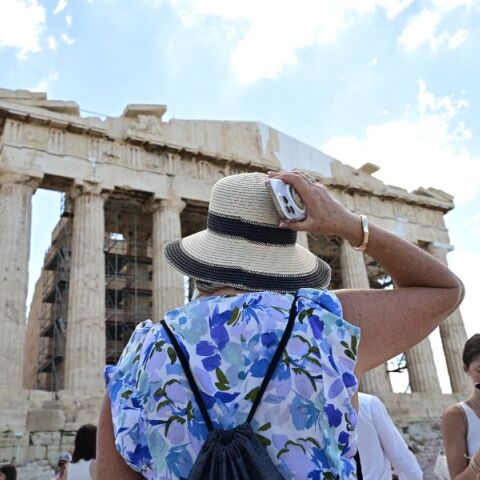 Ο καιρός σήμερα θα είναι γενικά αίθριος, με τοπικές νεφώσεις και όμβρους στα ορεινά - Άνοδος θερμοκρασίας έως 36 βαθμούς - Πρόγνωση από την ΕΜΥ