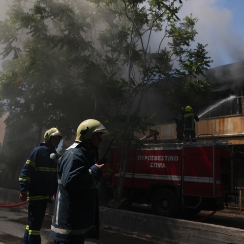 Καίει για περισσότερες από 16 ώρες η φωτιά στο Αιγάλεω 