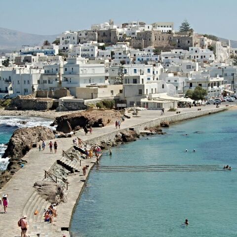 Νάξος και Ηρακλειά μαγεύουν τη γαλλική τηλεόραση με τις μαγευτικές παραλίες και τις τοπικές γεύσεις