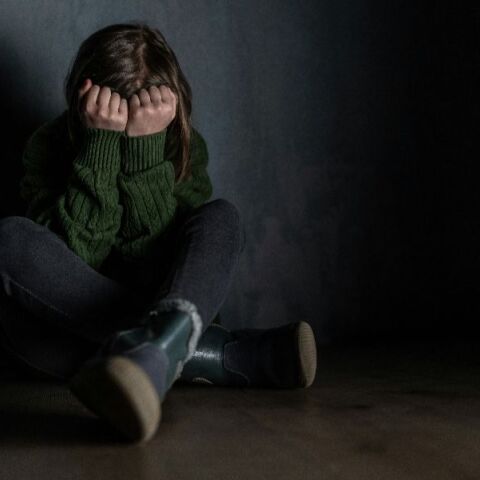 Θεσσαλονίκη: 43χρονος πήγε να χτυπήσει με λουρί σκύλου την 9χρονη ανιψιά του