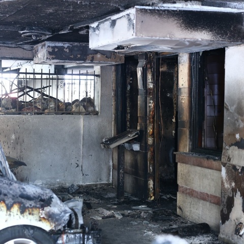 Στιγμιότυπο από την εμπρηστική επίθεση στη Θεσσαλονίκη