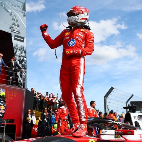 Grand Prix Silverstone: Ο «πρίγκιπας» Λεκλέρ επικρατεί μέσα στο χάος του αγώνα 